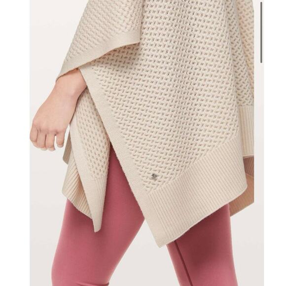Lululemon Rolling in the Warmth Poncho - Picture 4 of 9